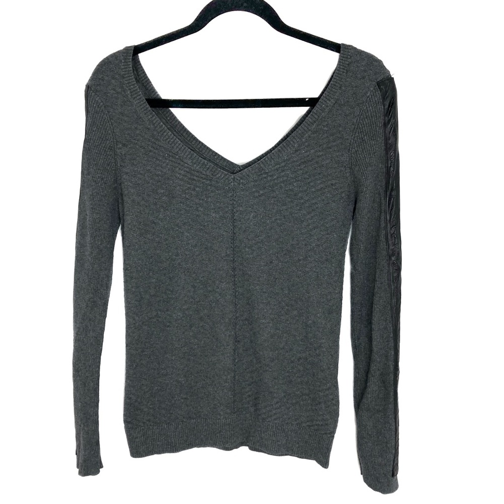 [VICTORIA'S SECRET] V-neck Knit Pullover Sweater With Faux Leather Stripes M